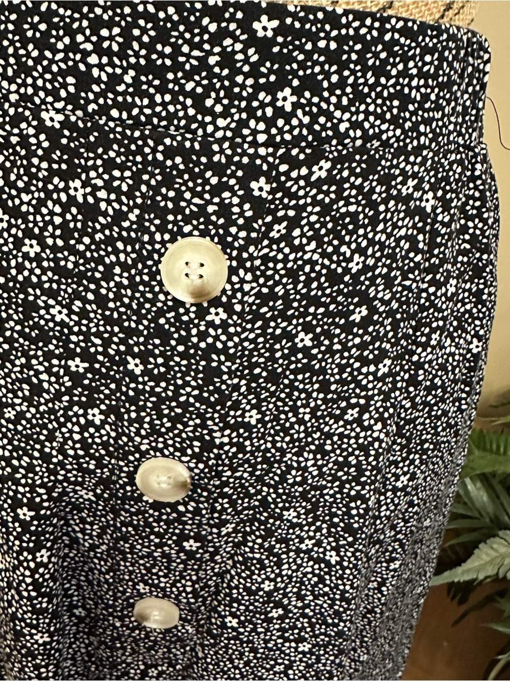 Eden & Olivia Black & White Floral Button-Front Midi Skirt – Size Large - Picture 3 of 8
